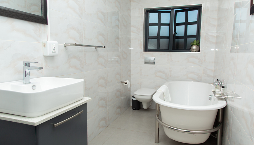 images/Product/king_suite_pool_6.jpg