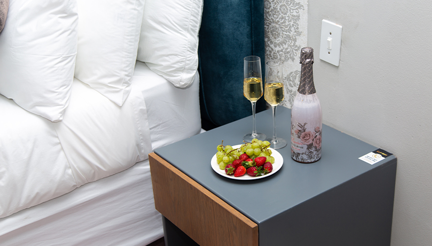 images/Product/queen_room_1.jpg